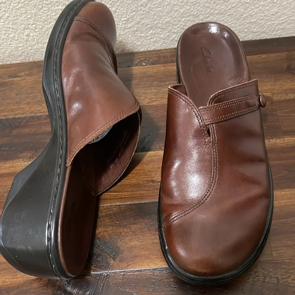 Clarks Studded Heeled Clogs Mule Shoes Brown leather size 8.5 - Picture 1 of 13